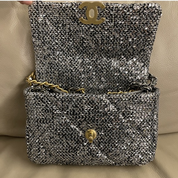 Chanel 19 medium flap silver sequence - Picture 6 of 8